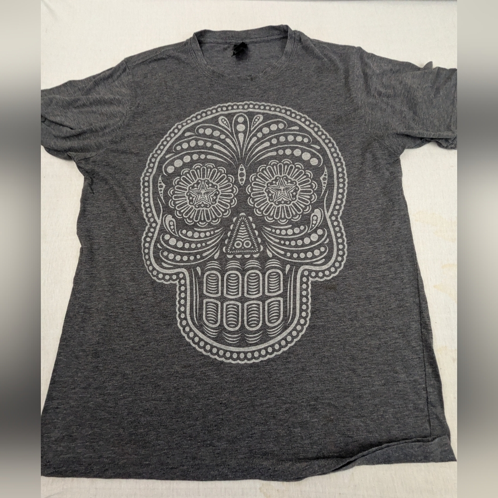 Obey Classic Dark Grey Tee With Cool Looking Skull Size Large